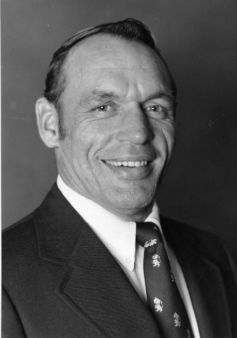 VaSportsHoF's tweet photo. 1977 VSHF Inductee Stokeley Fulton was born on this date in 1929. An All-American @HSC1776 who returned years after graduating to become the head football coach as well as AD. His team received national rankings and is listed in many history books. https://t.co/clVmZCdomA https://t.co/aPYHQm0RzG