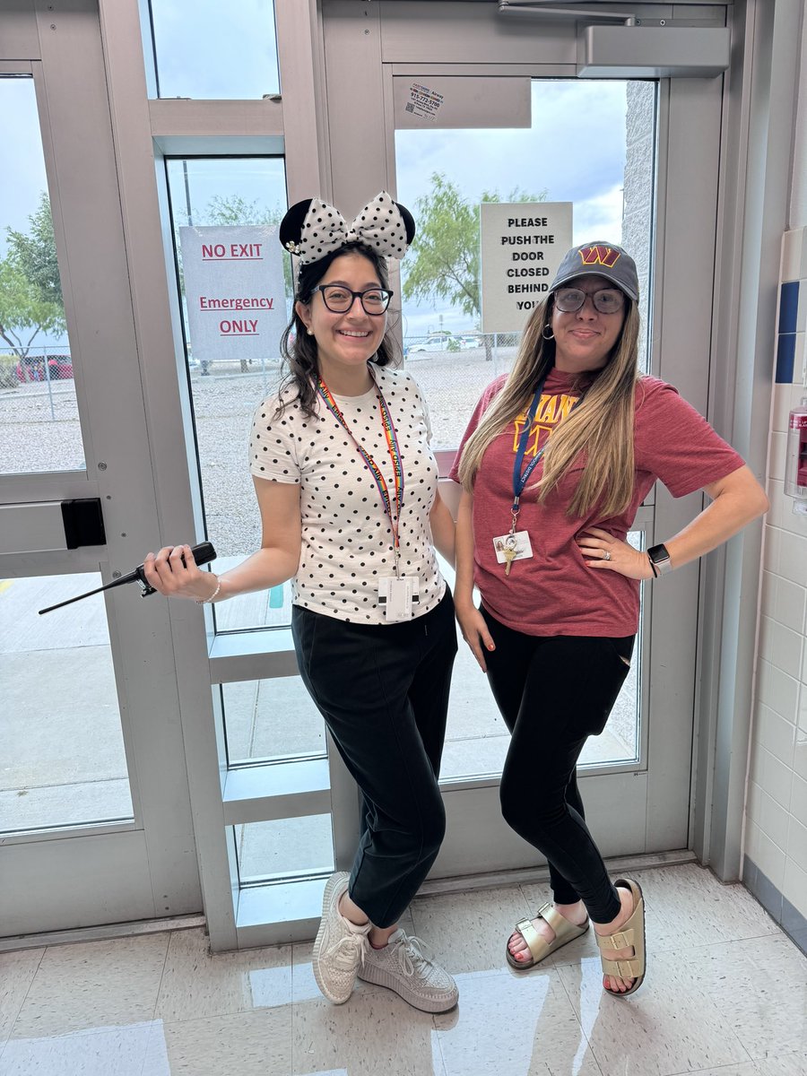 PowellEPISD's tweet photo. Powell was kind to our minds in hats today!

Tomorrow is wear orange to stand against bullying! 
#ItStartsWithUs
@ELPASO_ISD https://t.co/r6OtgjEBO7