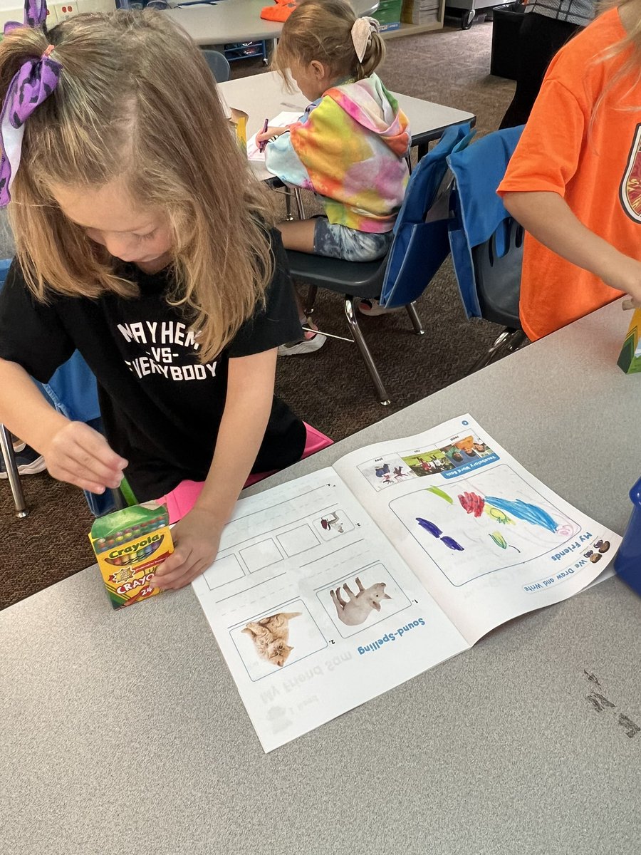 misskrollVV's tweet image. I love that we get to start every morning with our Benchmark Phonics activities. It was a great morning of some amazing work. A few friends also had a chance to bring their book under the document camera to share with the whole class. #readytoread #viewourstory