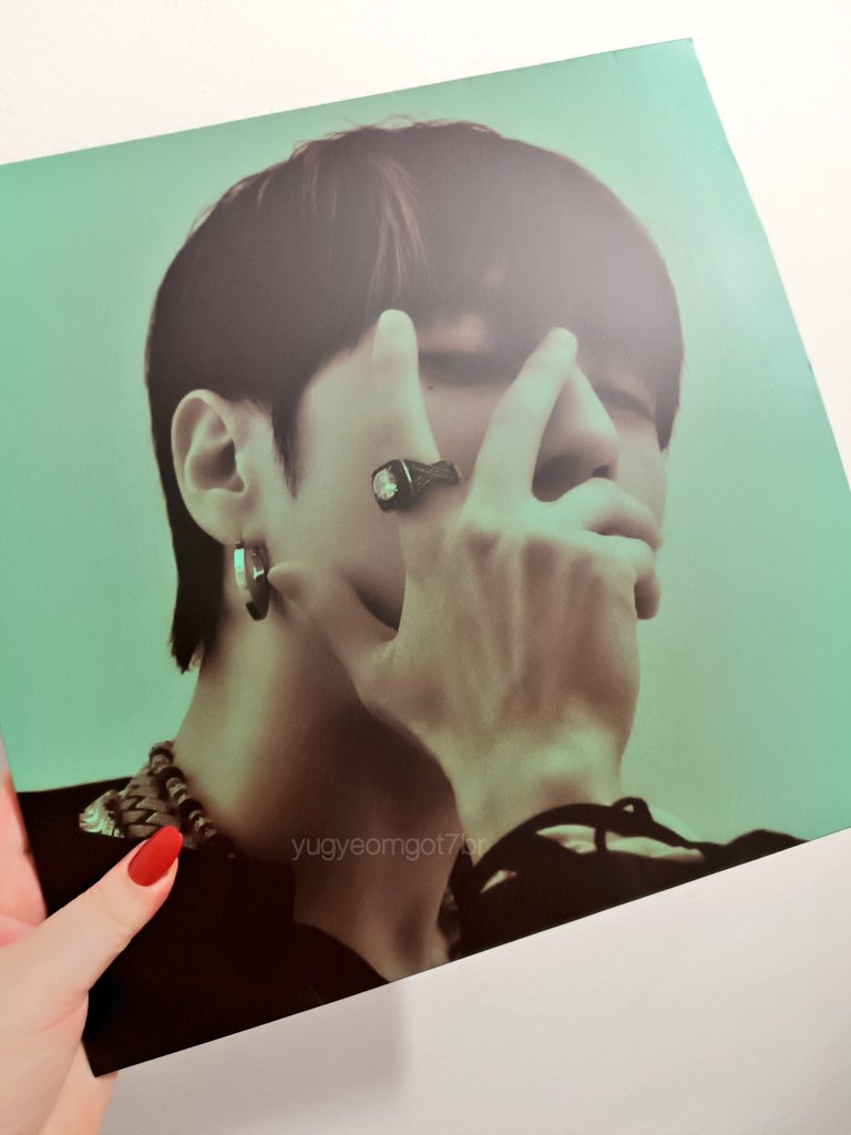 yugyeomgot7br's tweet photo. Esperei tanto por ele, desde ano passado querendo tanto, e finalmente meu presente de aniversário antecipado graças a @0201sell obrigada por toda assistência e carinho no envio, obrigada pena atenção, obrigada mesmo 🫂🥹 apaixonada demais pelo meu LP do Yugyeom 💚 @yugyeom https://t.co/DCSgvZgs0R