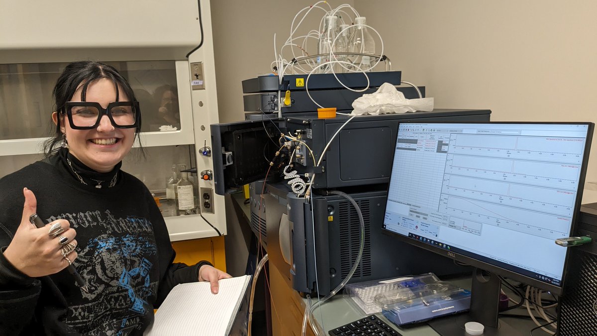 As part of an interfaculty and interdepartmental team, we worked together to get a beautiful Waters  UPLC with the support of NSERC RTI/UNBC.Picture of my happy co-supervised student doing the first  run. 
@UNBCResearch  
#ThisisUNBC
#UNBCFSE
@NSERC_CRSNG 
#collaboration