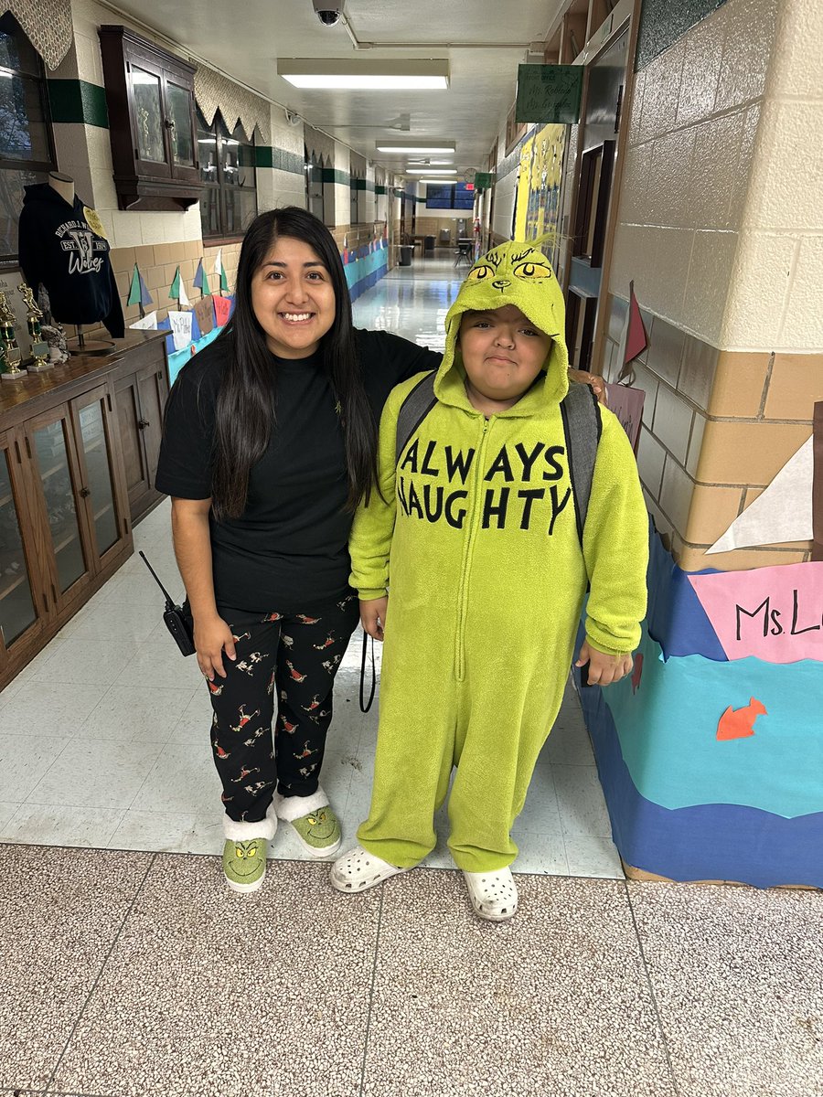 RJWilsonFWISD's tweet photo. Putting drugs to sleep! #RedRibbonWeek #PJsDay @FortWorthISD @Aguilera_RJW @Olga007 https://t.co/ykKZd3P9ak