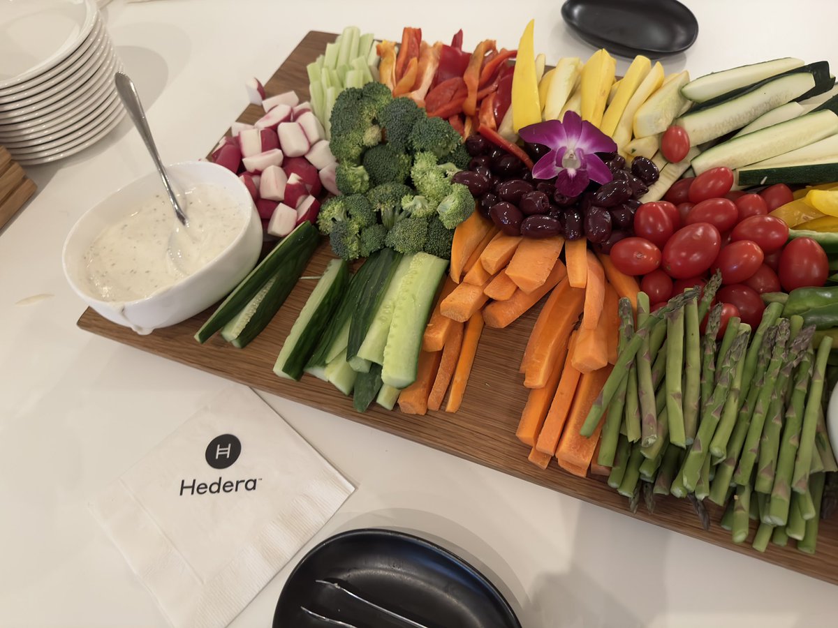 CoinDesk's tweet photo. We’re closing out #StateofCrypto2023 with a happy hour sponsorsd by @hedera. https://t.co/hlrc09Jma1