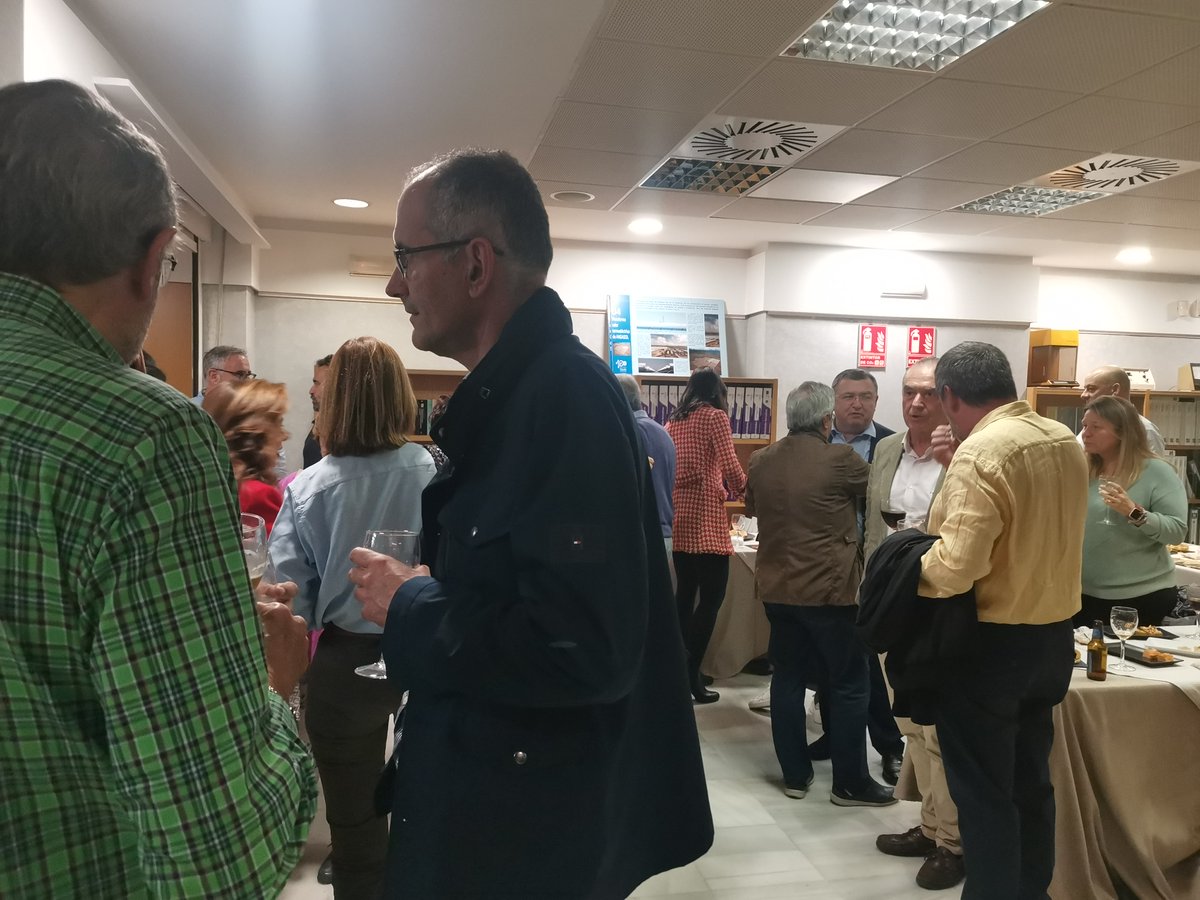 industrialesand's tweet photo. Hoy hemos celebrado en @industrialesand la Jornada "Reflexionando sobre el papel de la #mujer en el mundo de la #ingeniería" con el análisis de la experta Inma Tazo. Gracias al @cgcoii  y al @COIICO_ @COIIAR @COIIM por contribuir a acercar la ingeniería a la sociedad !!! https://t.co/EK3RJKHUQE