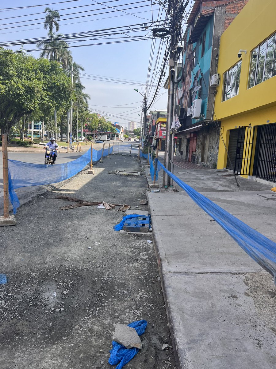 SolarFlix_SAS's tweet photo. @InfraesCali @AlcaldiaDeCali @JorgeIvanOspina @_elianamartinez @DIEGOPEREZDUQUE Cuando hacen lo mismo en #Alameda #EmcaliMasCercaDeTi #UnLatidoParaSiempre Que tapen ese hueco para #Halloween 🎃☠️😵‍💫 https://t.co/3fkTGBJ5nO