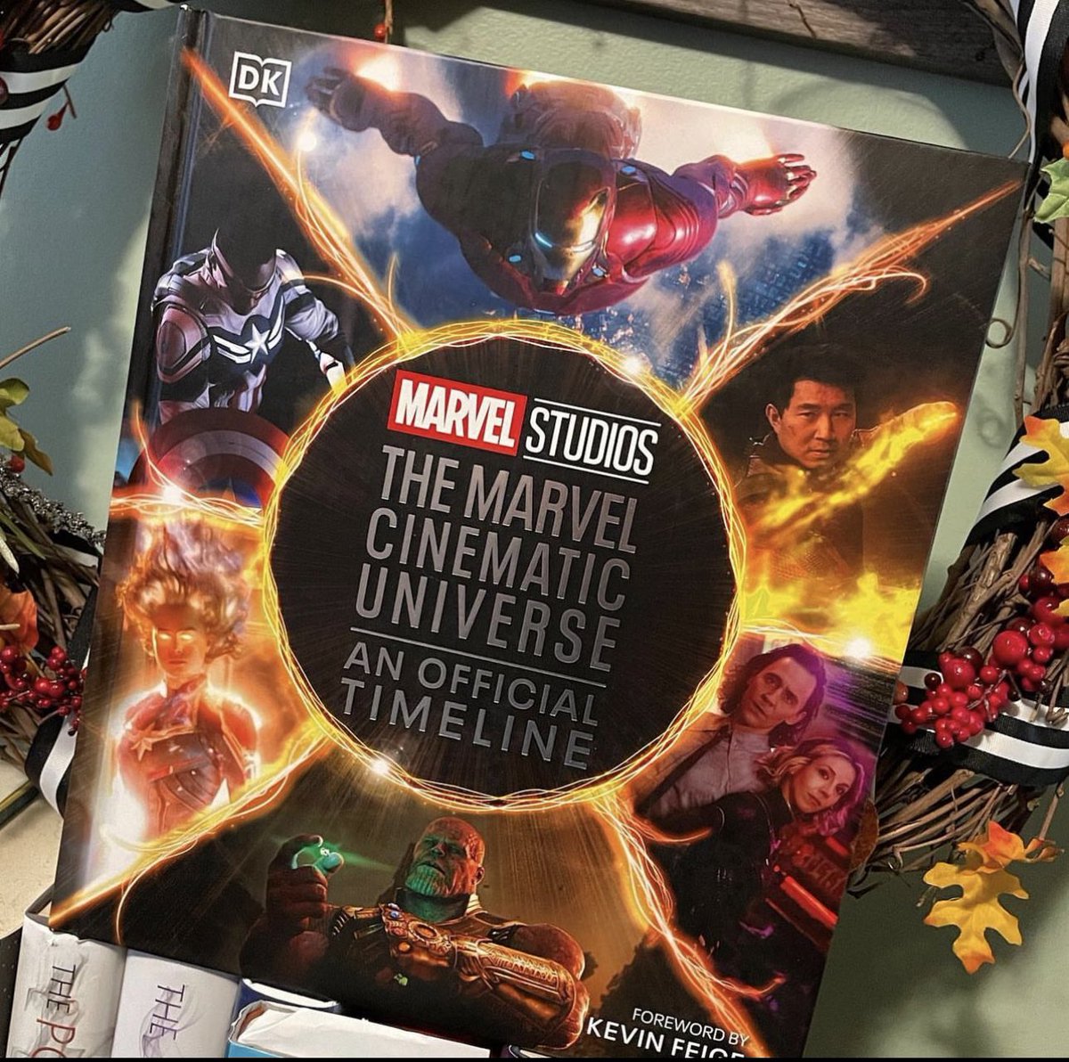 My pals and colleagues @amy_geek @FilmFatale_NYC and the INCOMPARABLE Breznican have a Marvel book out today that I know for a fact was a massive undertaking. Huge kudos to them on their book birthday!