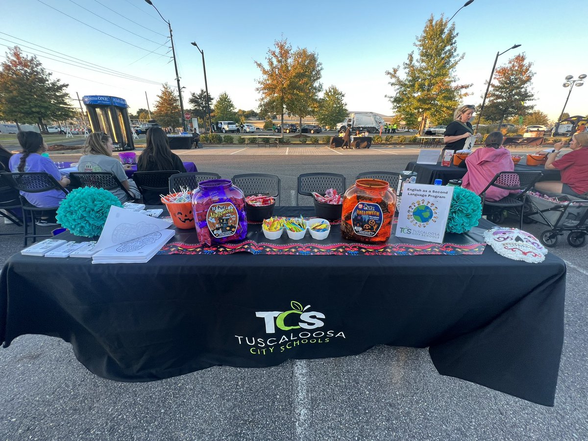 kristigarcia2's tweet image. Come visit @TCSESL tonight from 6:00-8:00 at The Gateway in front of The Alberta School of Performing Arts for bilingual resources, steam activities and candy! @TCSBoardofEd