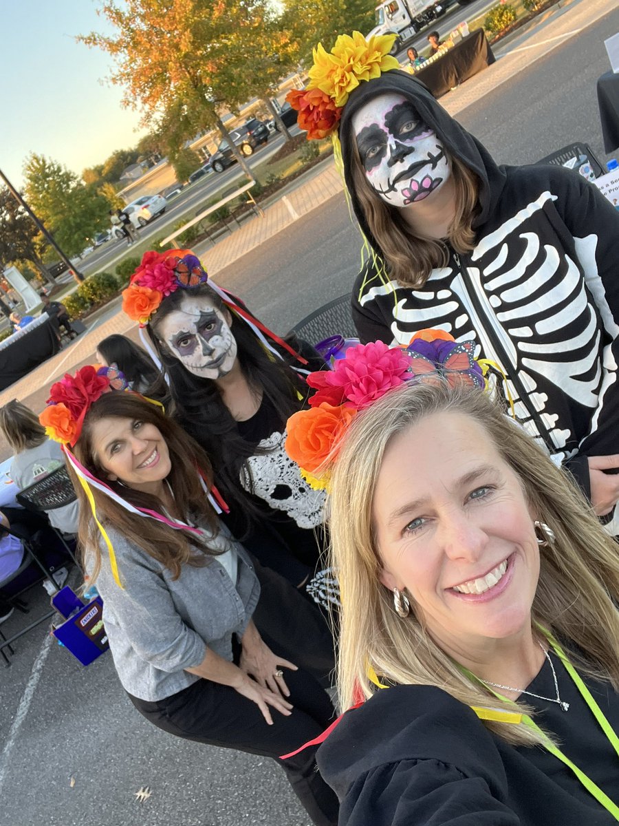 kristigarcia2's tweet image. Come visit @TCSESL tonight from 6:00-8:00 at The Gateway in front of The Alberta School of Performing Arts for bilingual resources, steam activities and candy! @TCSBoardofEd