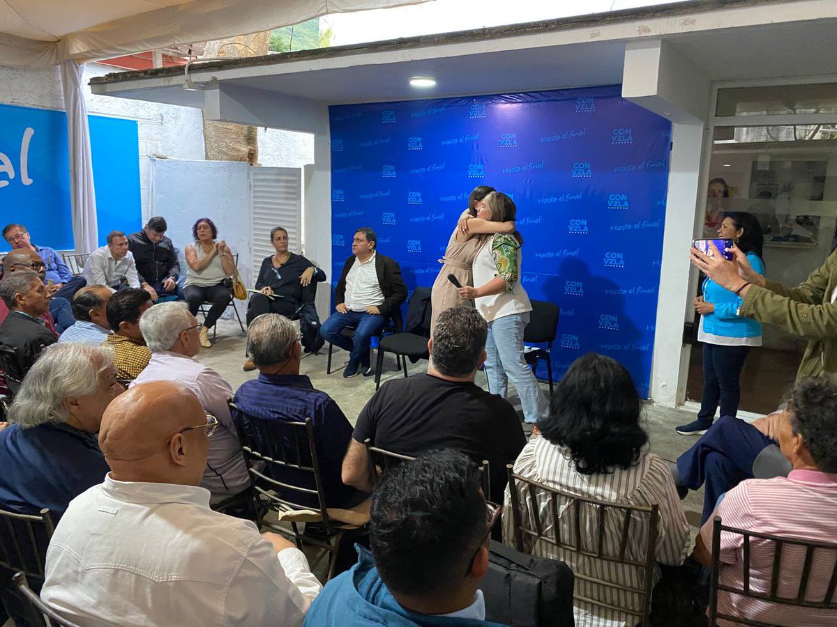 Pr1meroJusticia's tweet photo. Hoy, nuestra presidenta, @MBMartinezR, en reunión con la candidata presidencial @MariaCorinaYA, electa en primaria, y las principales fuerzas políticas y sociales de oposición para continuar con la organización necesaria para vencer a Nicolas Maduro en 2024. https://t.co/xz7I2XeGRr