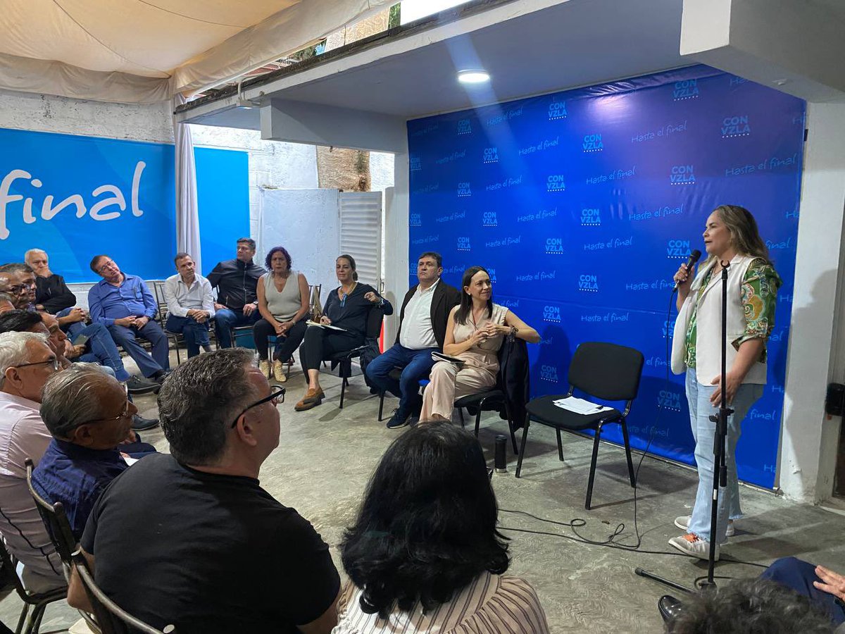 Pr1meroJusticia's tweet photo. Hoy, nuestra presidenta, @MBMartinezR, en reunión con la candidata presidencial @MariaCorinaYA, electa en primaria, y las principales fuerzas políticas y sociales de oposición para continuar con la organización necesaria para vencer a Nicolas Maduro en 2024. https://t.co/xz7I2XeGRr