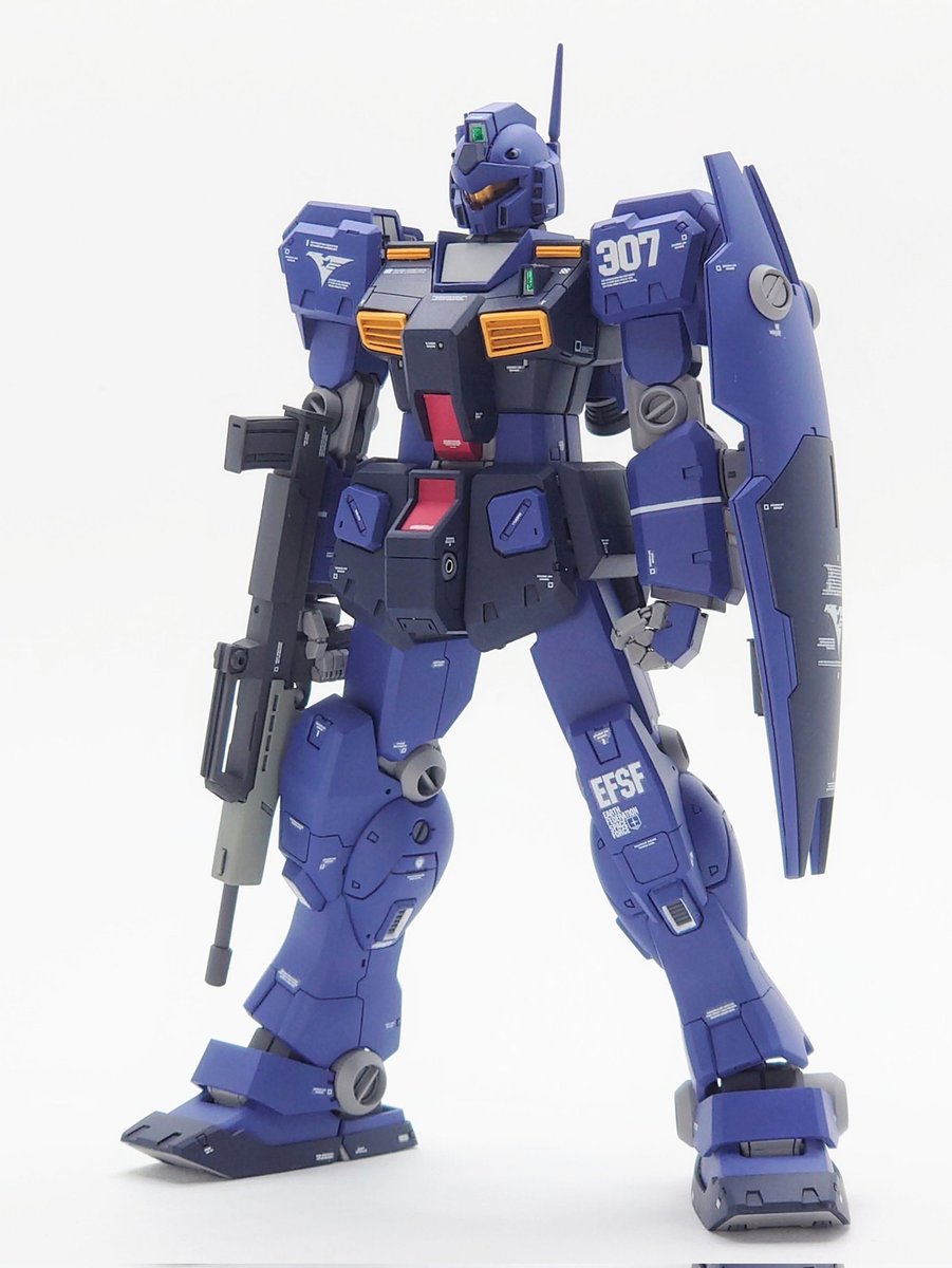 710nkj's tweet photo. 上半身はジムクゥエル、下半身はジムカスタム、腕はジム改を使用。ミキシングの違和感のないよう各部改修しています。拳は三角屋さんです。
ディテールはマスターアーカイブ掲載の画稿を参考にしています。

制作進捗中より沢山の方に見て頂き、ありがとうございました!! https://t.co/1tQbIoa6FO