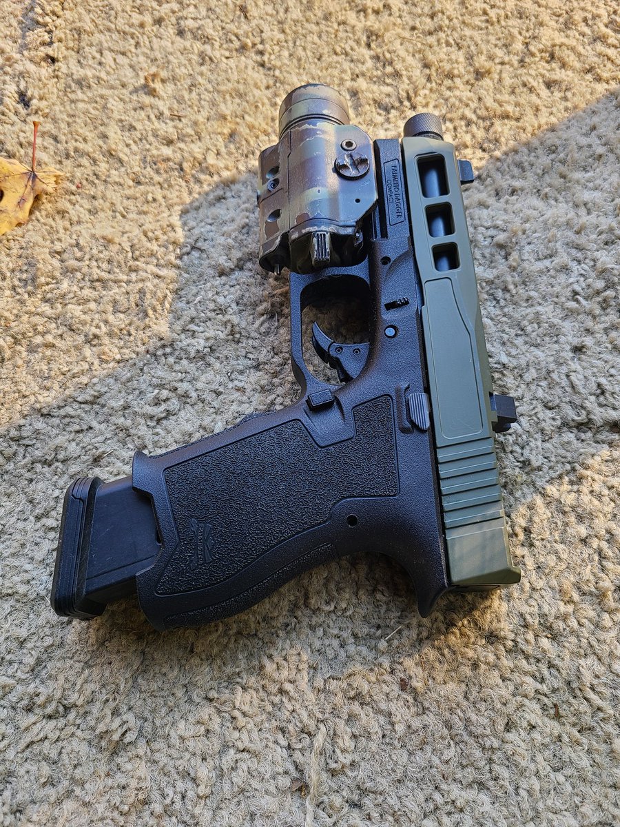 edc76239's tweet photo. Stay armed, stay ready, stay safe #edc76239 https://t.co/51N6pSn4ew