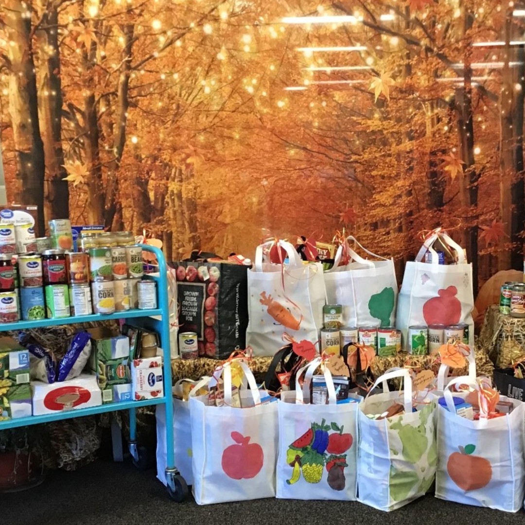 HauppaugePL's tweet photo. The library is collecting all the trimmings for a Thanksgiving dinner to help Long Island Cares provide meals to families in need. Donations will be accepted through Friday, November 17.
#HauppaugeLibrary #LongIslandCares #FoodDrive https://t.co/EzrZvrjBuy