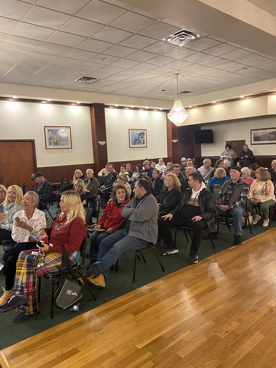 TheRockawayWave's tweet image. Packed house for the Rockaway Town Hall tonight w @sidrosenberg &amp;amp; @CurtisSliwa to discuss the migrant issue at Floyd Bennet Field.