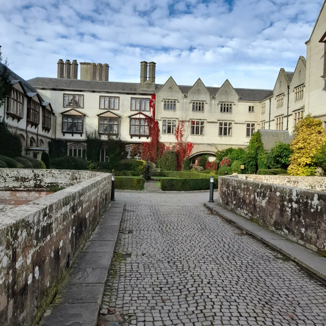 KarlQuinney's tweet photo. Afternoon visit to  @CoombeAbbey for a meeting,  insightful chat and quick tour with James and Kathy to assist with another forthcoming article. 

Picked the day to go, the historic setting was looking pretty splendid in the autumn sunshine. 

More to follow on this. https://t.co/f5Pj8by1oP