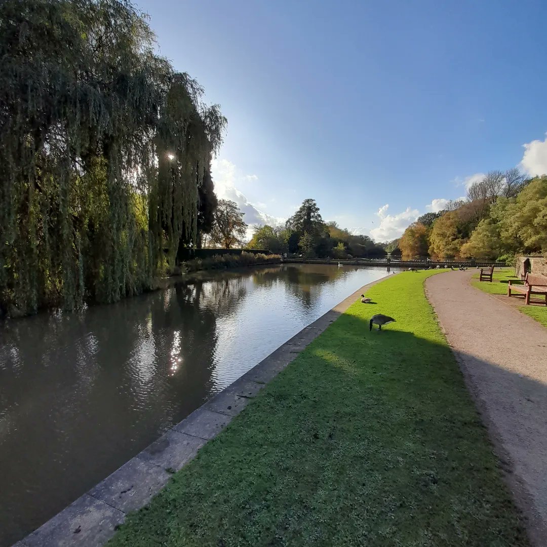 Afternoon visit to @CoombeAbbey for a meeting, insightful chat and quick tour with James and Kathy to assist with another forthcoming article. Picked the day to go, the historic setting was looking pretty splendid in the autumn sunshine. More to follow on this.