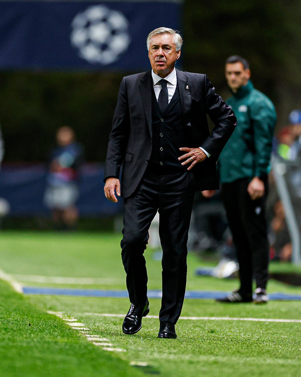 📊👏🤍 ¡@MrAncelotti, tercer entrenador con más partidos en la historia del @RealMadrid! #RealFootball