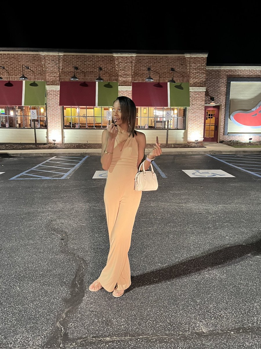 ThatGirlDaisha1's tweet photo. Everytime you forget , I come back to remind you 😘🩷

#BirthdayBehavior https://t.co/dremx4VpCl