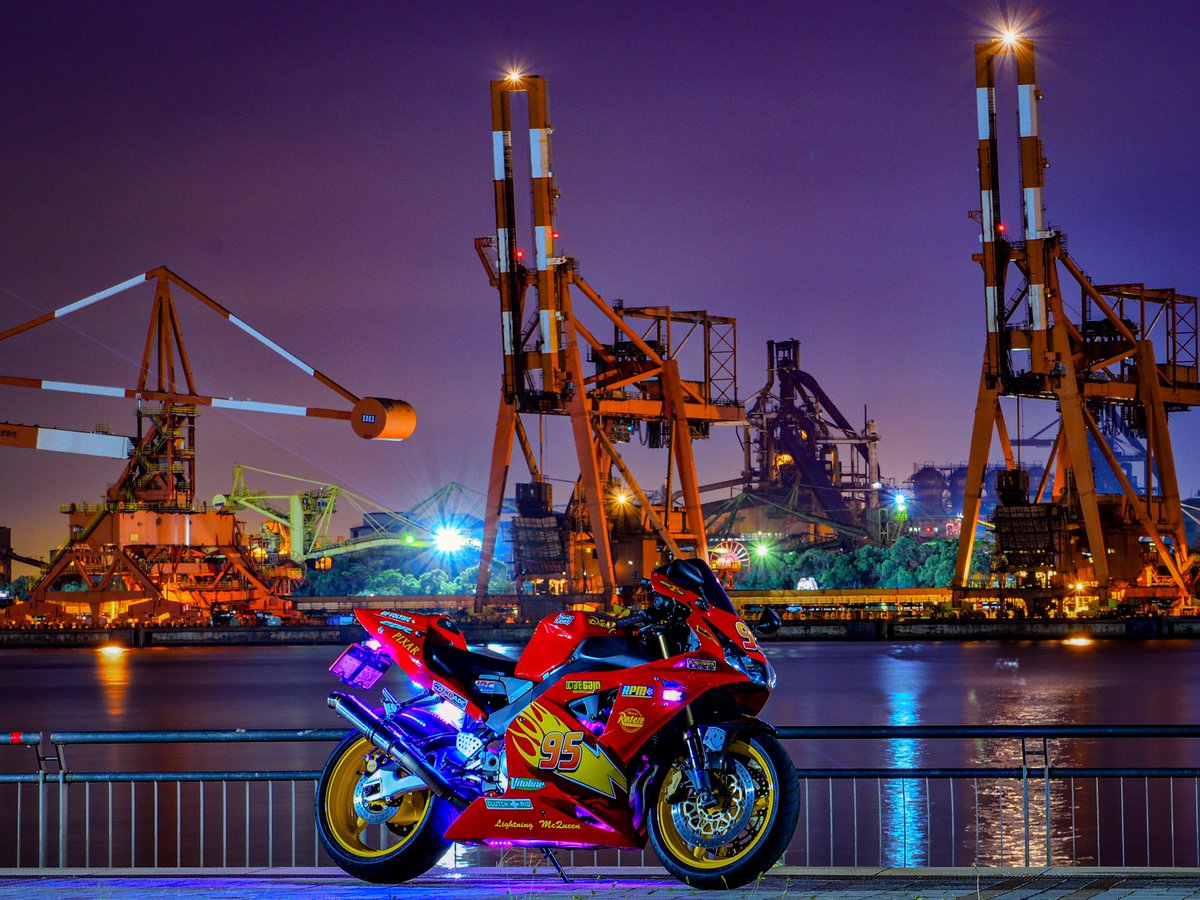 benben_r32's tweet photo. ステッカーを渡すついでに写真を撮らせて頂きました📷
300mmズームすごっ😂
濃い色のボディの撮影は難しいですね😭
構図はイマイチだったかも…
#CBR954RR
#CBR250RR
#sc50
#mc51
#ファインダー越しの私の世界
#写真好きな人と繋がりたい
#バイク好きな人と繋がりたい
#バイク乗りと繋がりたい https://t.co/L2eWv8mJ80