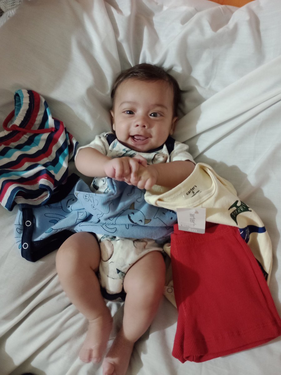 EveAscuaa's tweet photo. Cuando contamos que íbamos a ser padres nos llenaron de comentarios de mierda,sin embargo eso no nos freno, una felicidad al comprar venti y la pava 🔌
Gracias a Dios a Giovi le podemos dar TODO, todos los meses le compramos de + y de a poco vamos teniendo lo nuestro del hogar ✨ https://t.co/J3gzGXGbfy