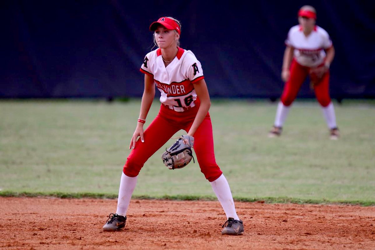 ALXsoftball's tweet photo. MADISON SMITH #16 c/o 2026
@ALXsoftball @bulletsmcmahan

SS / P

🅰️ SO - .329 BA, 8 2B, 25 R, 14 SB
🅰️ 4.0+ GPA
🅰️ SO Varsity Starter 
🅰️ FR Varsity https://t.co/q4mtKM8ACC