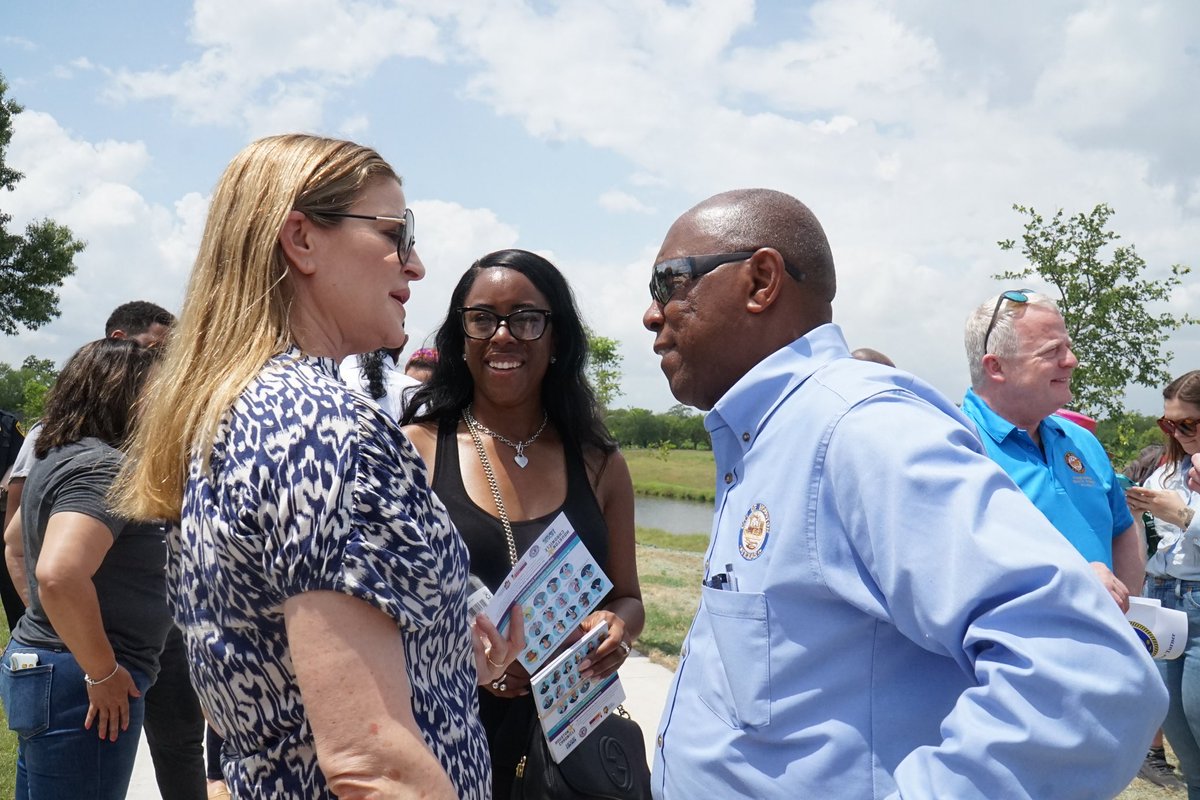 SylvesterTurner's tweet photo. During my time as Mayor, I have worked with Danielle Bess on a number of community events and initiatives. 

She is young, talented, and a hard worker. 

I am endorsing her in this election and will vote for her. 

Vote @bess4houston for City of Houston At-Large 2 position. https://t.co/NATMR11NnW