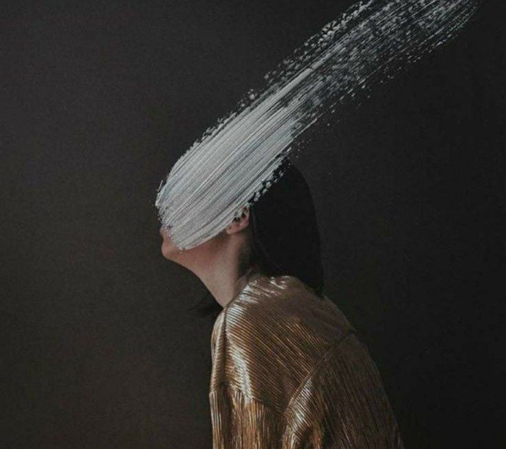 - لم يحبك أحد،كنت مثير للفضول لا أكثر...