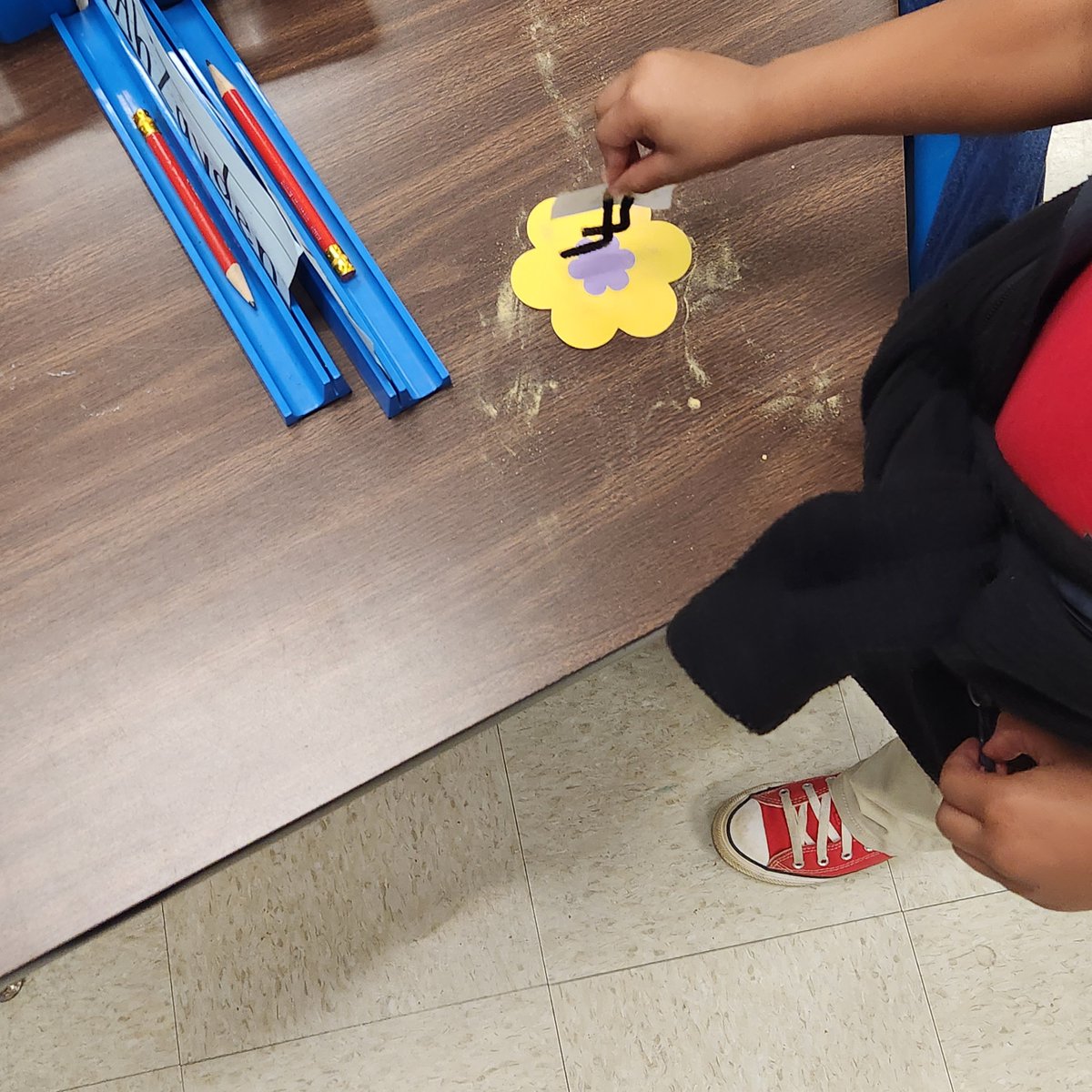 DrShemon's tweet photo. Busy🐝🐝 Bees! Our kindergarten classes at @arl pretended to be bees, they pollinated flowers so the plants can make seeds! #ScienceIsFun
@JMCSchools
@suptking
@FarmersGov
@SIGardens
#Bees #Pollination #BestInTN #WeAreFamily #MemorableLessons https://t.co/BlrrW2QudB