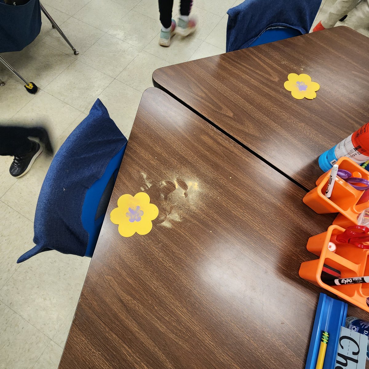 DrShemon's tweet photo. Busy🐝🐝 Bees! Our kindergarten classes at @arl pretended to be bees, they pollinated flowers so the plants can make seeds! #ScienceIsFun
@JMCSchools
@suptking
@FarmersGov
@SIGardens
#Bees #Pollination #BestInTN #WeAreFamily #MemorableLessons https://t.co/BlrrW2QudB