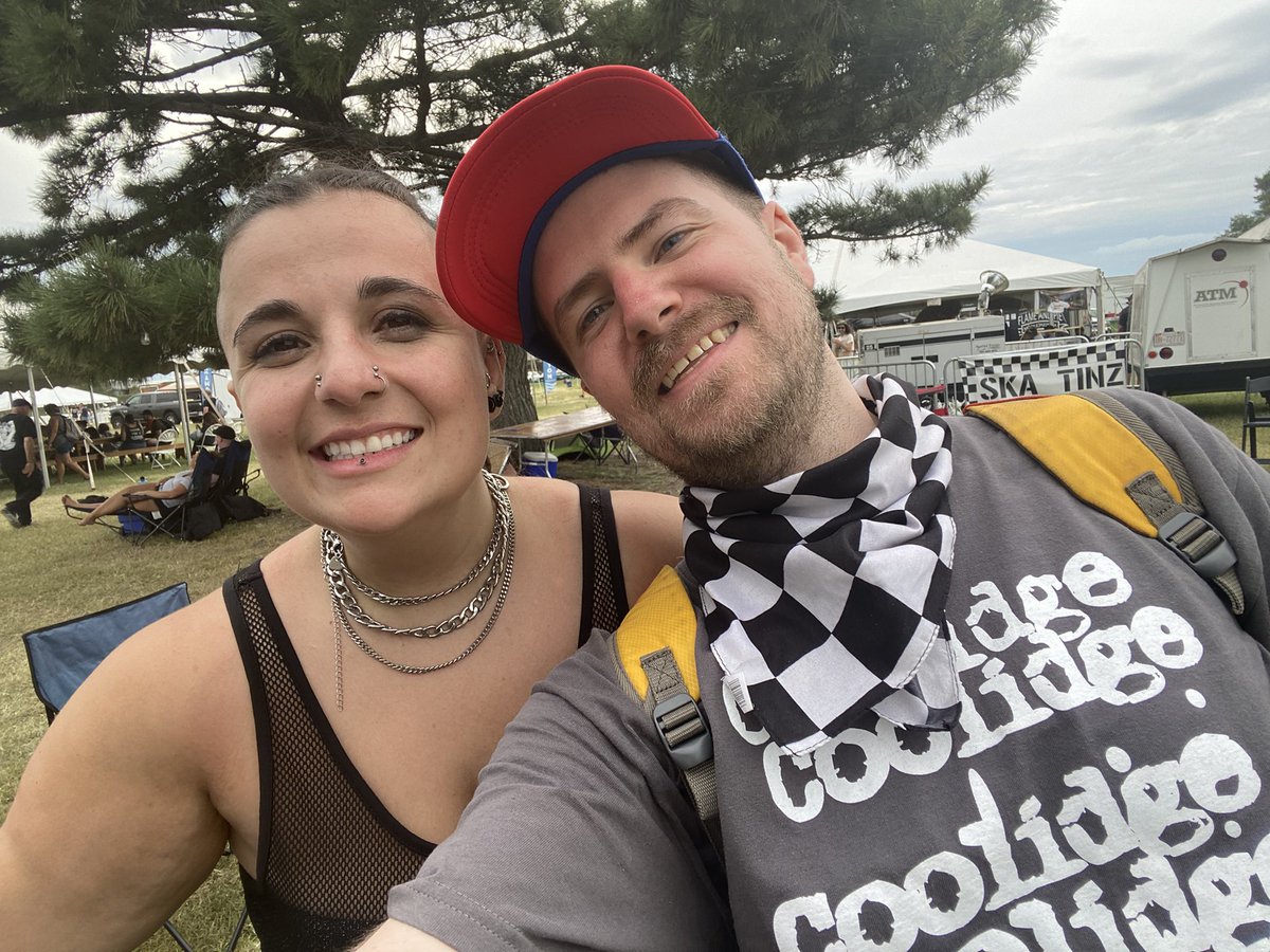 FearlessHepcat's tweet photo. Finally getting around to posting my #SkaTwitter pictures from Supernova. With @waynemancomedy @ya_grrrl_bex @kahyroll &amp; @TricialgJohnson #SupernovaInternationalSkaFestival #Ska #Friends #Selfie https://t.co/Jhw0hhYVac