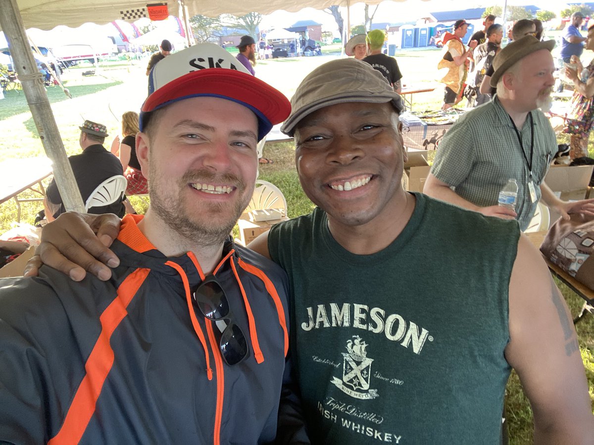 FearlessHepcat's tweet photo. Finally getting around to posting my #SkaTwitter pictures from Supernova. With @waynemancomedy @ya_grrrl_bex @kahyroll &amp; @TricialgJohnson #SupernovaInternationalSkaFestival #Ska #Friends #Selfie https://t.co/Jhw0hhYVac