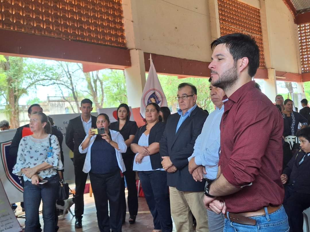 danicoronelpy's tweet image. Excelente jornada  de cierre de talleres contra el ciberbullying a iniciativa del @MINNAParaguay  con la presencia del Señor Ministro @WalterGCpy  en Villa del Rosario , depto San Pedro.