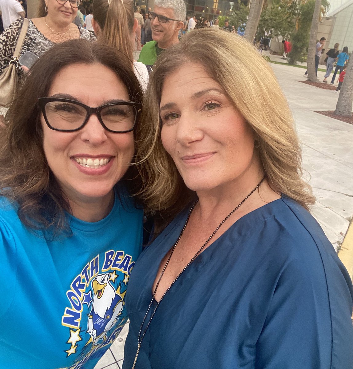 bccespedes's tweet photo. Relationships. Relationships. Relationships. Miami Beach Feeder-pattern night @MDCPS @1pamtaylor @elisaprofeta21 @MrSalisburyMBSH @MiamiAdmn #teamnro #educators https://t.co/Q2vroYWy3w