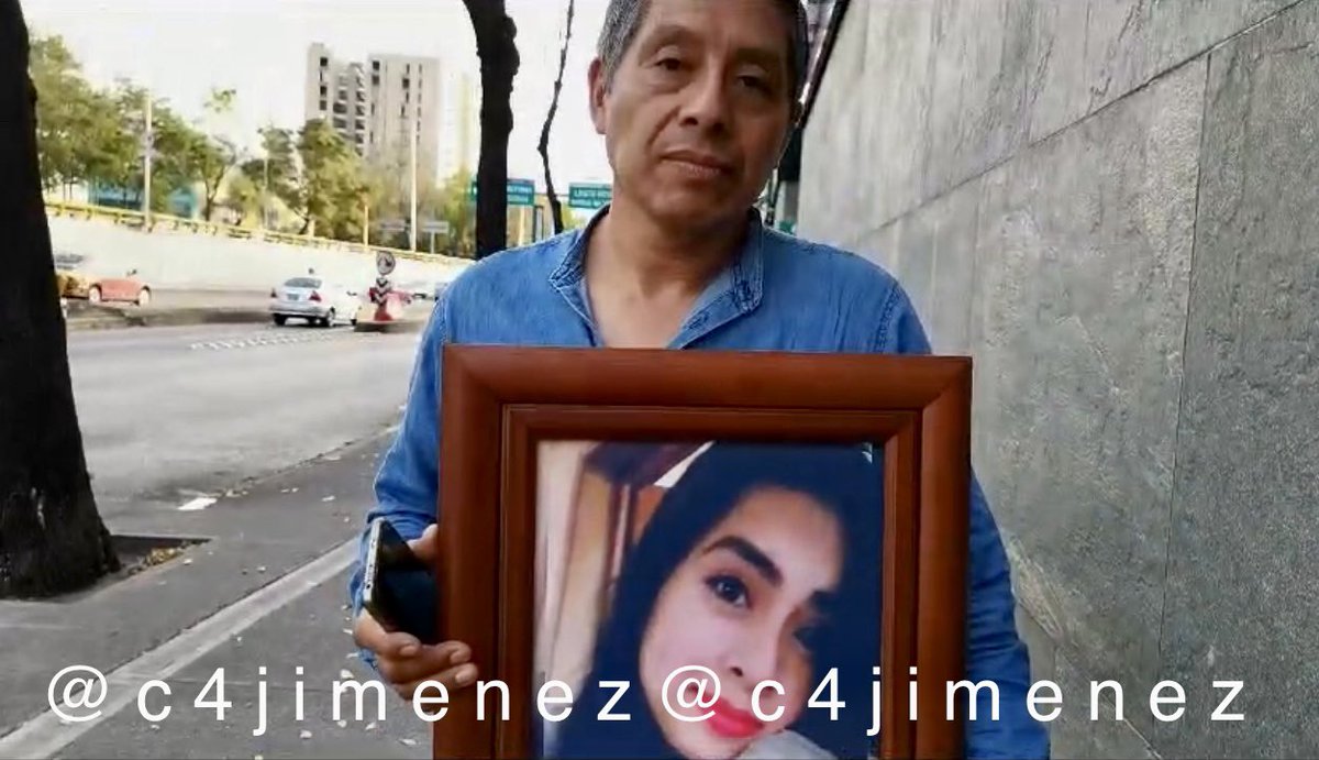 c4jimenez's tweet image. JUSTICIA PARA JESSICA
Ella era Jessica Zúñiga
Así sostiene su papá, la foto de su hija.
Es el mismo lugar donde fue arrollada mientras iba en bicicleta al trabajo.
Aunq el tipo fue detenido, a la @FiscaliaCDMX se le cayó el caso.
Hoy esta libre.

Detalles en #C4EnAlerta