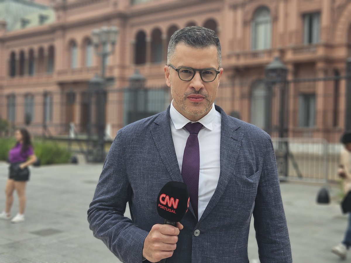 Eu ia postar informações sobre as eleições na Argentina 🇦🇷. Cadê que consegui?  Mas provo com essa foto que estou aqui.