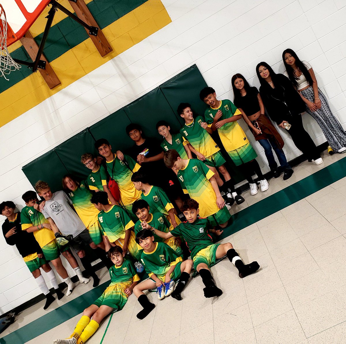 mr_illinois's tweet photo. Congrats to my 7th grade soccer team on a very successful season ! They won every single game ! Proud coach  and proud of the work we did 🙏⚽️🥅🤞 Go Elks! Elk up🦌🤘 https://t.co/ocjh67o98l