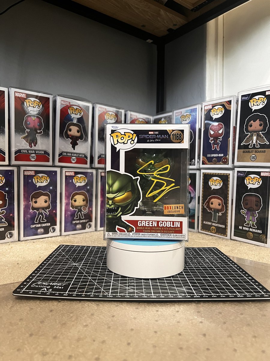 JalynSanderson's tweet photo. Added 2 new pieces this week one courtesy of @darthgolbach and Popa-Top on insta/What Not ๐๐ I love both of these pieces #FunkoPop #marvel #batman #spiderman #ChristianBale #WilliamDefoe https://t.co/8E2m1ModL6