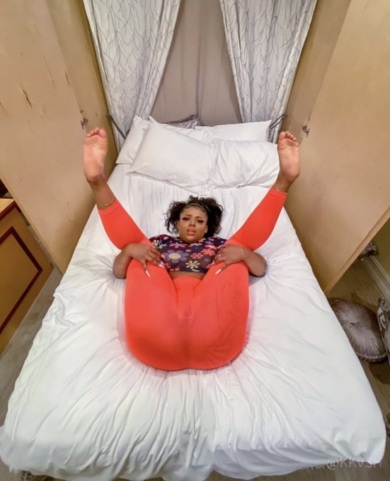 cum to bed https://t.co/Lm7SZCEKit https://t.co/xBPk3F0ifr