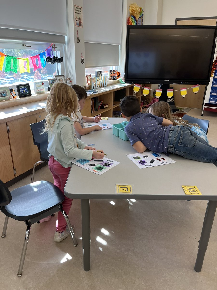 First graders creating dance 💃 🕺 loops. Thanks <a href="/helloruby/">Ruby</a>.world for another engaging lesson. Next class <a href="/codeorg/">Code.org</a> 💥 #edtech #techteacher #coding #codingwithkids #studentvoice