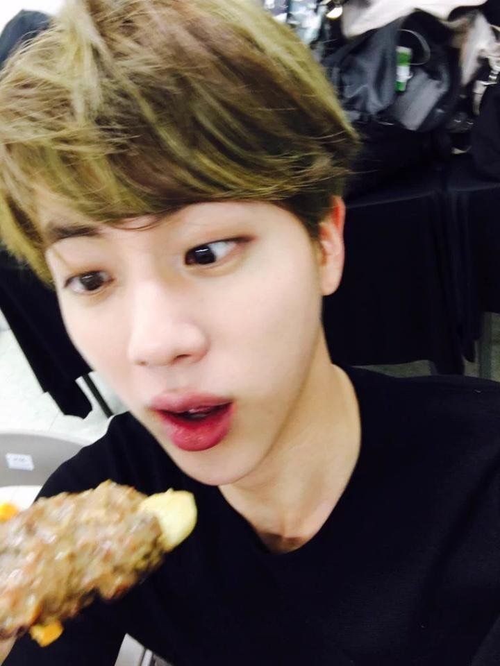 7EVENBOYS's tweet photo. Vídeos aleatórios do Jin para matar saudades do nosso WWH  — A Thread ! https://t.co/hRUxFYuHkX
