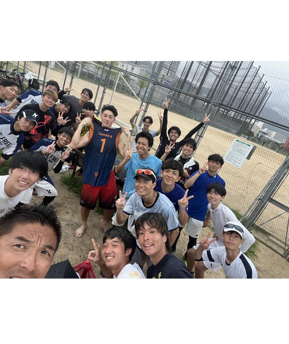UP_official_ult's tweet photo. 大学選手権の報告いただきました！

本戦初出場で４勝１敗で9位は素晴らしい結果！よく頑張りました🍾

ゾーンはアドバイスしましたが、元々のゾーンにアレンジを加えただけなので、「塚田ゾーン」は言い過ぎです😅

これからも大躍進期待してます👍 https://t.co/bzrQF3WXUc