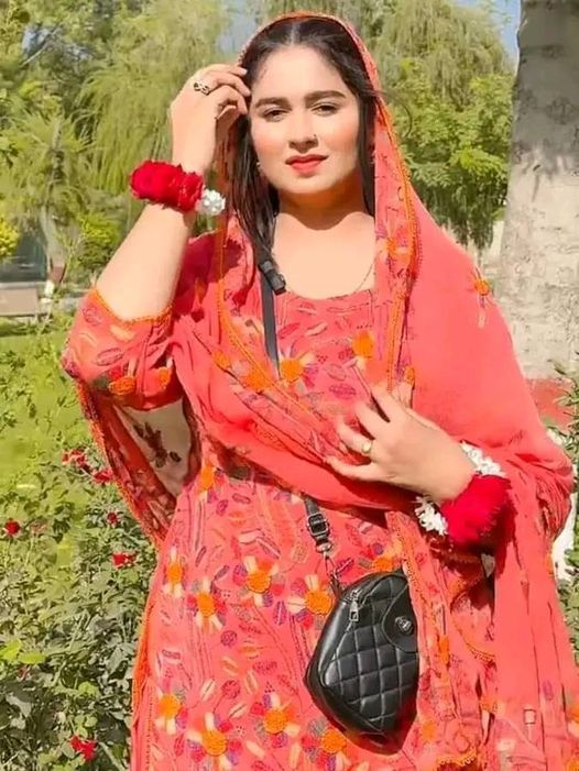 AmirChaudhary50's tweet photo. معصوم تو وہ ہیں جنھیں اسکے سین کا نہیں پتہ🙈😜 https://t.co/NboLXREChz