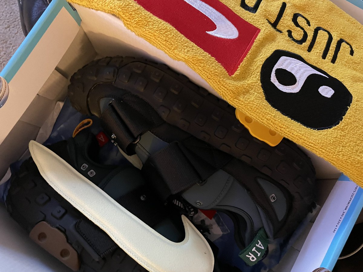 mrfliboi23's tweet photo. Sizing info: this shoe is a wide shoe. True to size or half size down if you go half size up because of width on shoes.
#nikeflea2 #cpfm #flea2 https://t.co/zcCBC72TnO