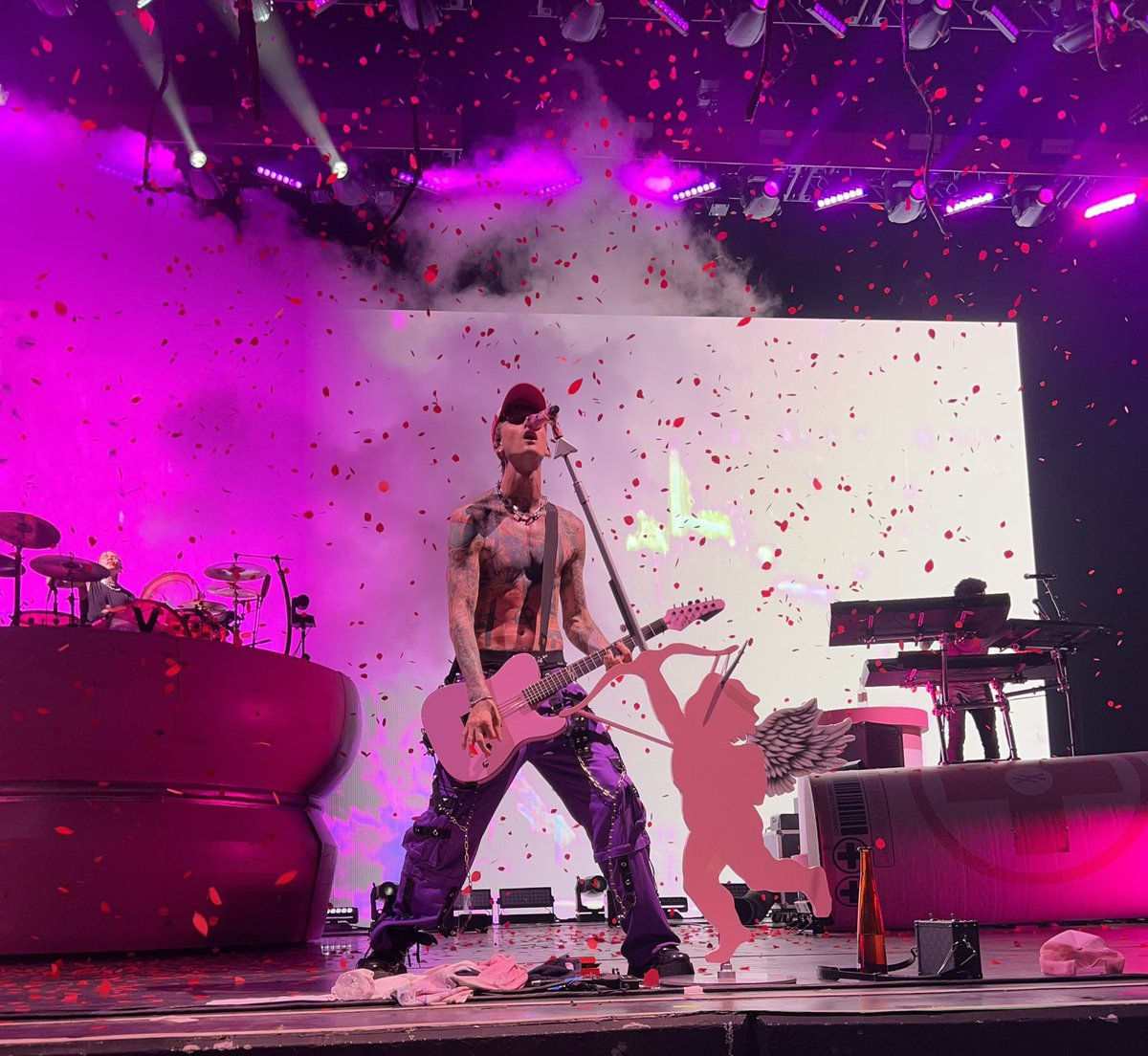 gagaart1's tweet photo. 2 years ago💗TTMD tour @machinegunkelly thank you for bringing us together. ♾️ @ItsAnna_02 @mgksblunt @karliejay24 @Jessicanadene https://t.co/aPWTGjgxSR