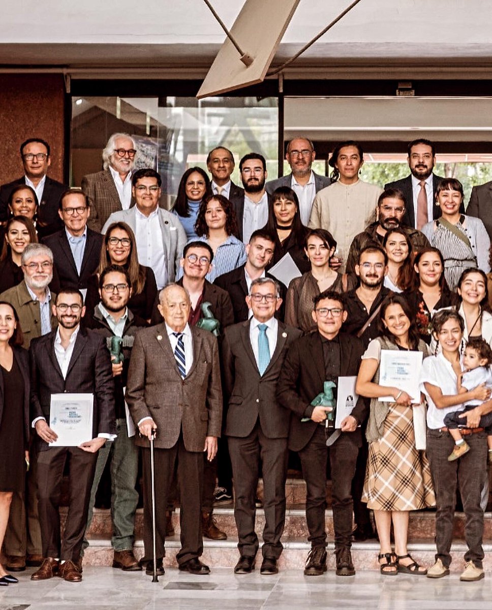 KenniaV's tweet image. Hoy se entregaron los #PNP del @CCPNPMexico y dos trabajos de @poplabmx fueron reconocidos en la categoría de reportaje. Uno como ganador y otro como finalista.
Mientras otras PopLaberas ganaron en categoría multiformato.
Muy orgullosa de este equipo 🥰