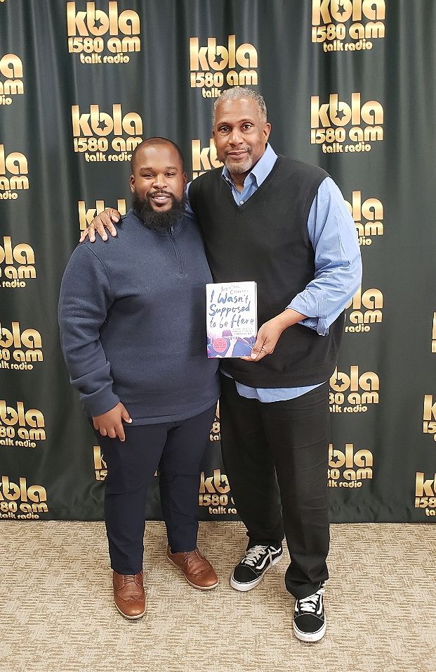 Congrats to Jonathan Conyers on an amazing story more than adequately told! Enjoyed our dialogue today and love his work for at-risk youth with the Brooklyn Debate League in NYC! 

#podcast #iwasntsupposetobehere #thetavissmileyshow #Brooklyn #author #atriskyouth
#blackexcellence