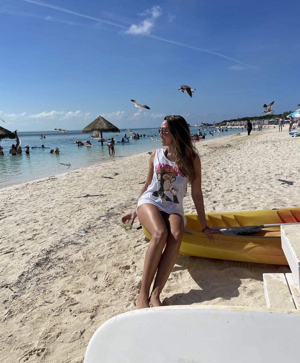 Laura Rodriguez🌴 tweet media