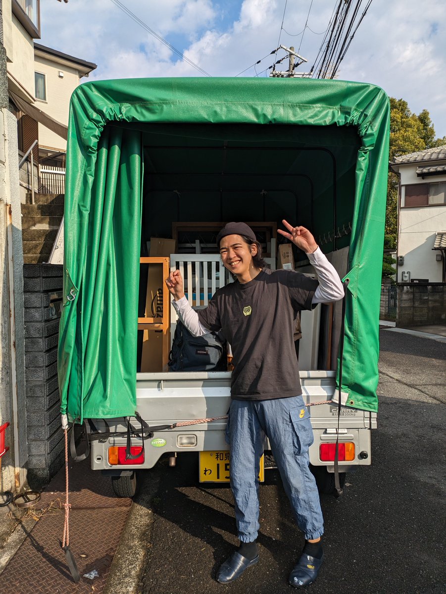 ryum21's tweet photo. 2023/10/25
ハコボレ『はこがみ』
トラックに美術を積み込みました！
安全運転で、これから劇場へ向かいます！！
いい天気になってよかった！
ご予約もまだまだお待ちしております🛻🛻🛻 https://t.co/CAez17qeJC