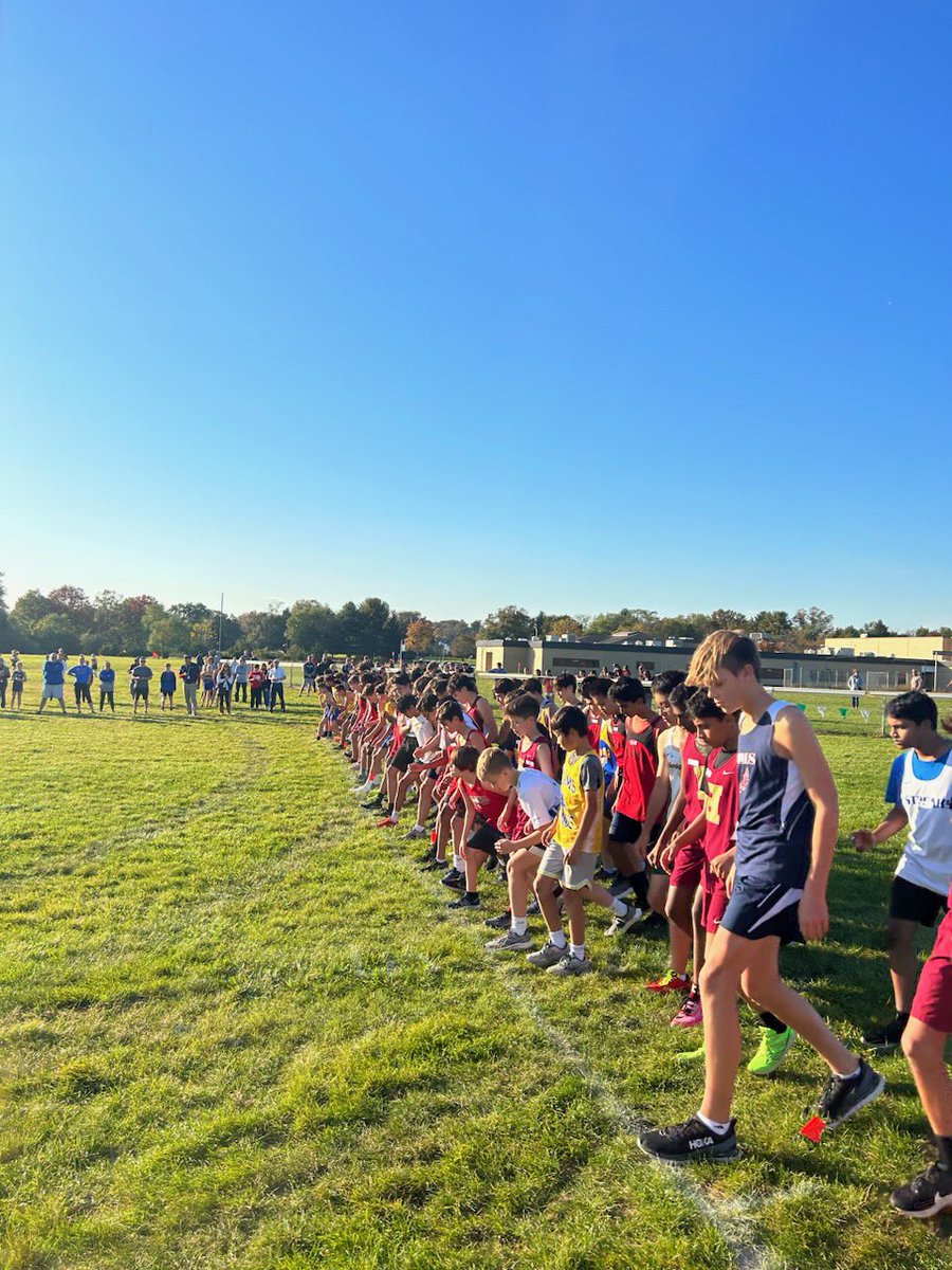 Congrats to our Middle School XC team on a successful season! We are excited to see what the future holds. Good luck in your winter sports. #BeatTheClock  @ClubStreaks @WHRSDAthletics @WHRMiddleSchool