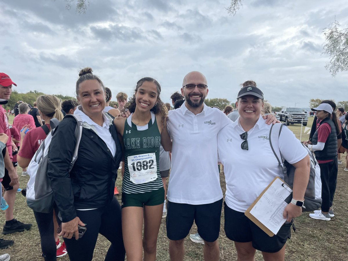alltheway30's tweet photo. I’m very proud of the @LRXC_est2012 athletes and coaches. They had an amazing performance at the Regional meet today. Congrats to Meagan for her State qualification and the girls team for their 9th place finish. Logan had a great year and we can’t wait to see him run this spring. https://t.co/z6igwoSaXQ